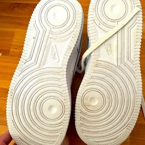 Slightly used Air Force 1 all white. Size 2Y.